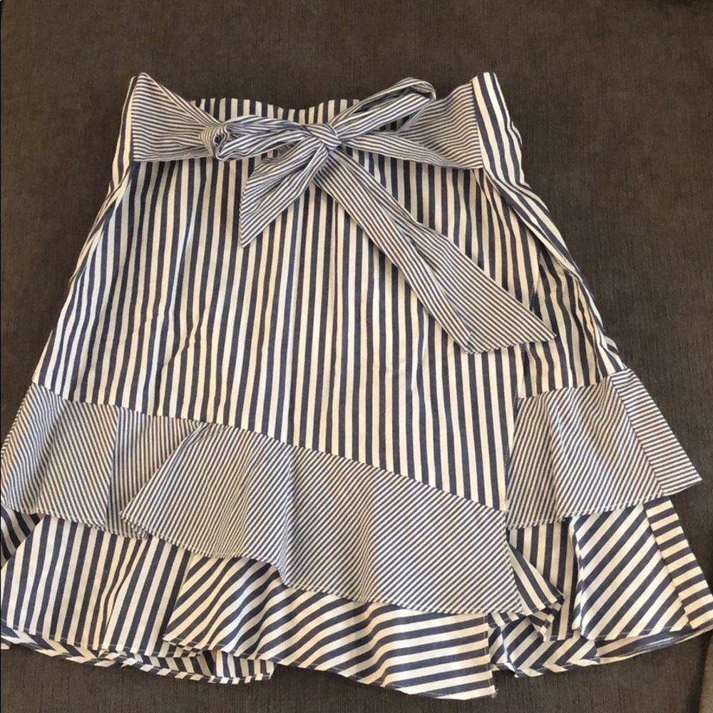 High waisted skirt with tie